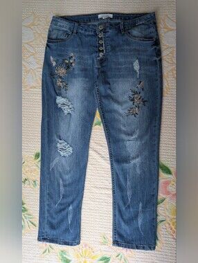 Beautiful Vintage Inspired Blue High-Rise Embroidered Distressed Jeans